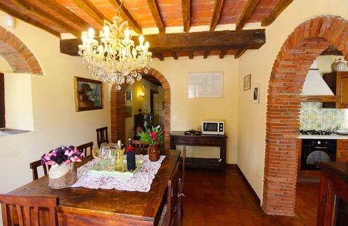 Le Piazze Villa | Beautiful private villa for 6 guests with private pool, TV and pets allowed