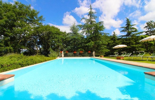 Le Piazze Villa | Beautiful private villa for 6 guests with private pool, TV and pets allowed