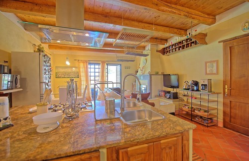 Pieve di Chio Villa | Beautiful private villa with WIFI, private pool, TV, patio, pets allowed and panoramic view
