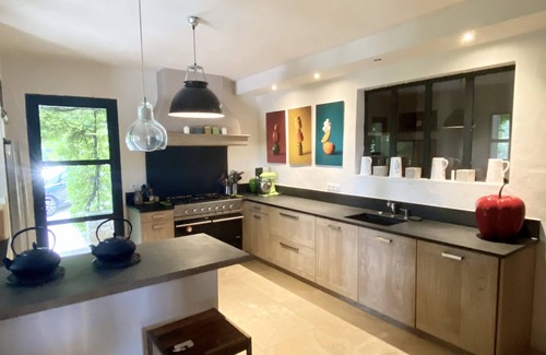 Roussillon Other | Beautiful Provencal property in the Luberon in the massive Ochre