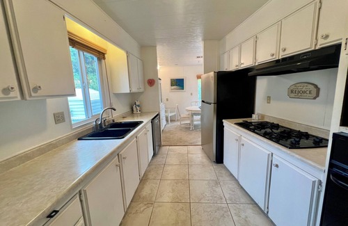 Agoura Hills House | Beautiful, Quiet Mountain View 2-bedroom mobile-home in majestic Agoura Hills
