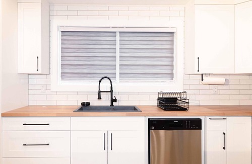 Merritt House | Beautiful quiet space located in the heart of Merritt suburbs.