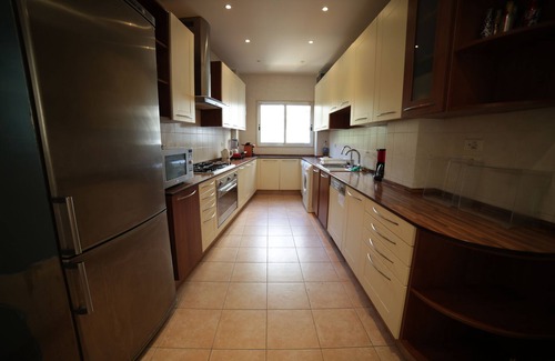 Raouche House | Beautiful Raouche Rocks Apartment