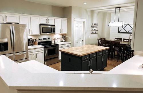 Crossriver House | Beautiful Remodeled Home with Heated Pool