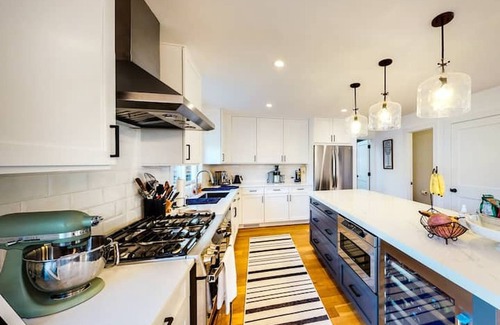 Springs House | Beautiful Renovated Hamptons Vacation House with Large Pool