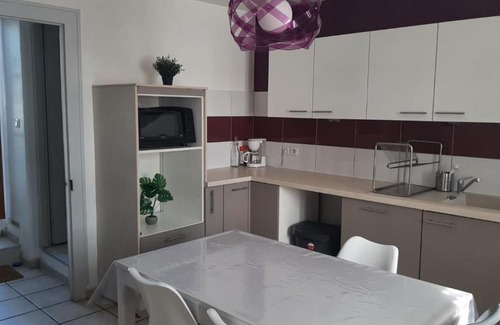 Bron Apartment | Beautiful renovated 1 room garden box Eurexpo-Lyon- Stadium