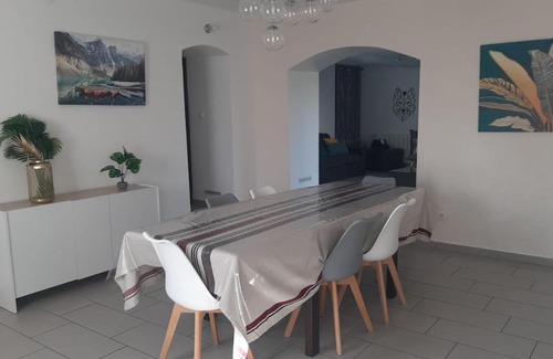 Bron Apartment | Beautiful renovated 1 room garden box Eurexpo-Lyon- Stadium