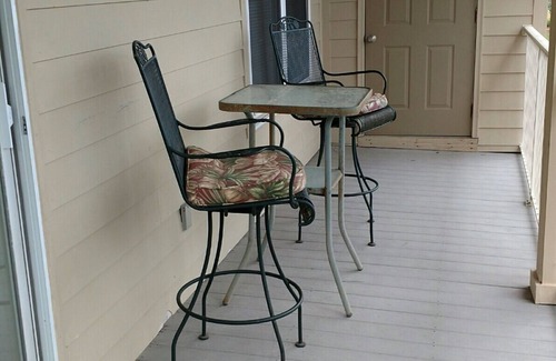 Gulf Shores Condo | Beautiful renovated condo in courtyard overlooking the pool 2nd floor