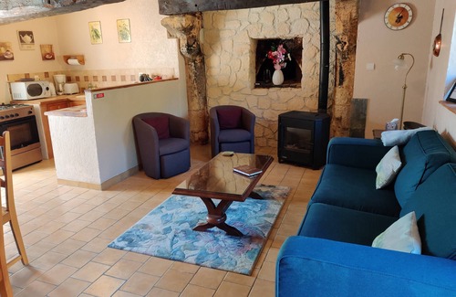 Sermaise Cottage | Beautiful restored 15th century cottage in rural very peaceful location