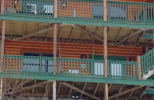 Piney Creek Cabin | Beautiful River Front Cabin-Piney Creek, NC