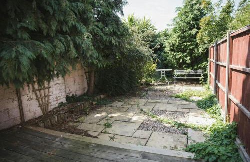 Aylestone House | Beautiful Room in Leicester
