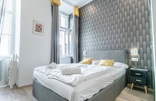 Mariahilf Hotel | Beautiful Room, Wifi & TV, Near Mariahilferstraße