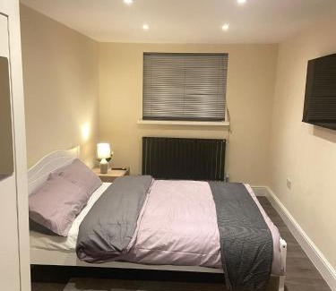 Tottenham Bed & Breakfast | BEAUTIFUL ROOMS ONLY FEW STEPS AWAY FROM BRUCE GROVE TOTTENHAM STADIUM