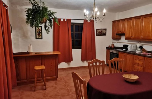 Isora Cottage | Beautiful rural house in the town of Los Llanillos with divine views