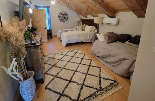 Harriston Cabin | Beautiful Rustic Industrial lodge. Approx 30 minutes from historic Natchez, ms!