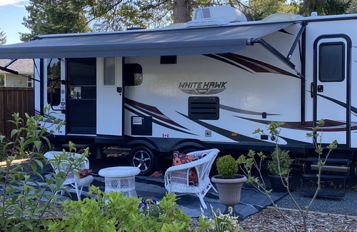 Campbell River House | beautiful RV situated in my backyard with private patio and barbecue.