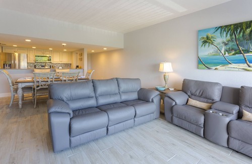 Redington Shores Condo | Beautiful San Remo on Beach, Water-view From All Windows, Heated Pool, Hot Tub