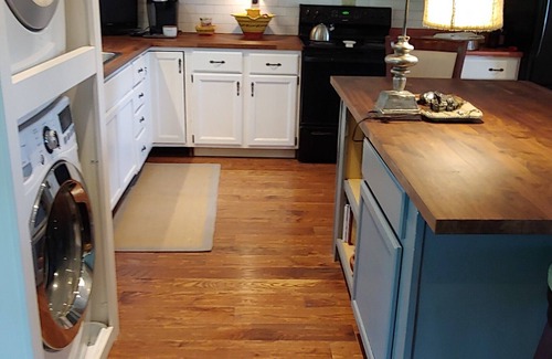 Saratoga Springs House | Beautiful Saratoga Springs farmhouse on 2 acres near Broadway and Spac