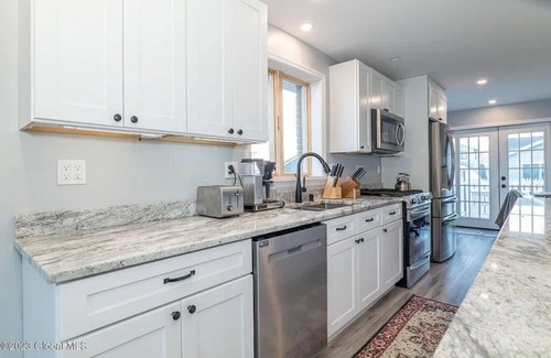 Saratoga Springs House | Beautiful Saratoga Lake home with pool