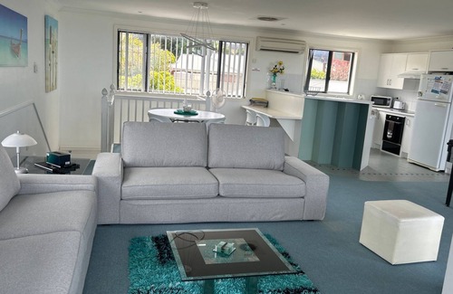 Encounter Bay House | Beautiful Sea Views.