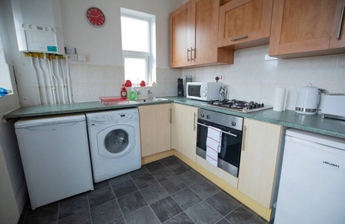 Cullercoats Apartment | Beautiful Seaside Apartment is 5 mins walk to Town Centre and Metro Station.