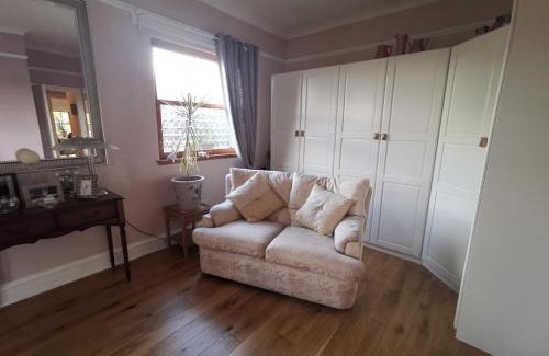 Glasgow Apartment | Beautiful self contained apartment with garden