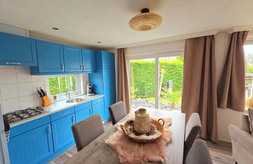 Sint-Annaland Ski Chalet | Beautiful setting on the water and 100 meters from the beach!