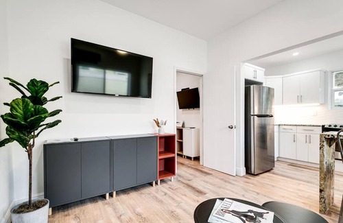 Coral Way Apartment | Beautiful Shenandoah One Bedroom Fast Internet Shen3