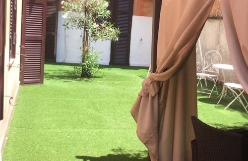 Vatican Apartment | Beautiful single room with garden