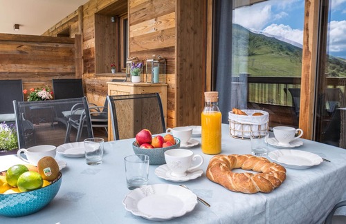 La Toussuire Apartment | Beautiful ski-in/ski-out apartment with balcony and covered parking