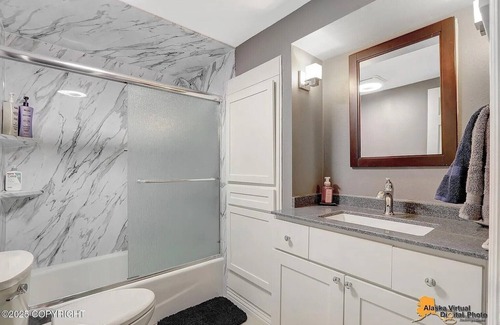 Huffman - O' Malley House | Beautiful South Anchorage 5-bedroom house with HOT TUB