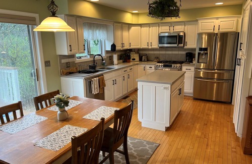 State College House | Beautiful Spacious 4 bedroom home near Penn State University