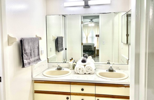 Port Malabar House | Beautiful Spacious 4 bedrooms Brick Villa- Pet Friendly