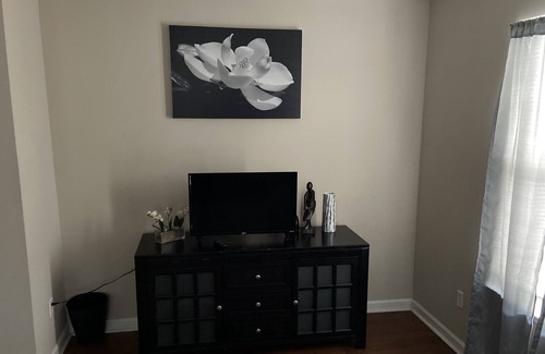 Grayson House | Beautiful Spacious 4 Bedroom Home for Getaway, meeting, family event, Business