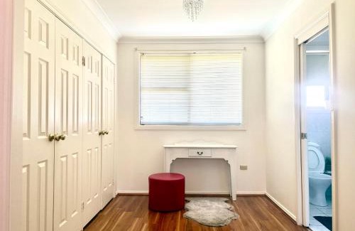 Baulkham Hills House | Beautiful & spacious home overlooking pool