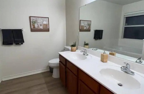 Temple House | Beautiful Spacious Home in Temple with 2 king beds and amenities for kids