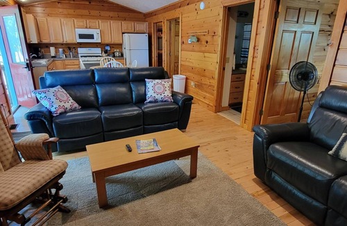 Mayfield Cabin | Beautiful Spider Lake Waterfront Cabin Rental