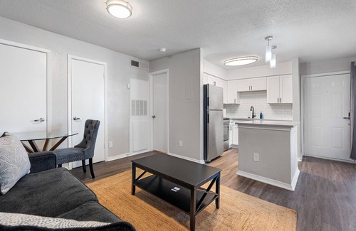 University Hills and Windsor Park Apartment | Beautiful Studio in University Hills 6736