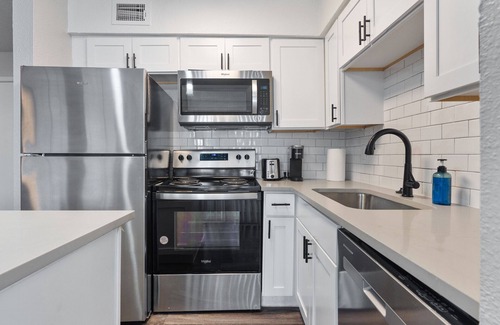 University Hills and Windsor Park Apartment | Beautiful Studio in University Hills 6736