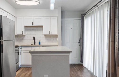 University Hills and Windsor Park Apartment | Beautiful Studio in University Hills 9443