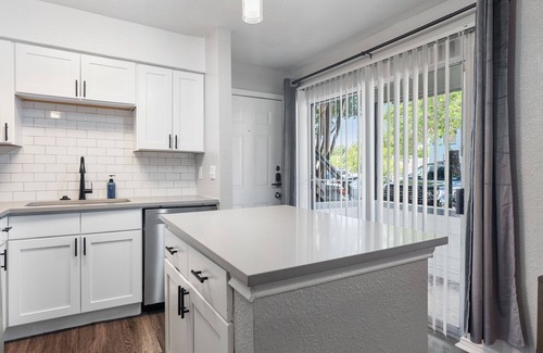 University Hills and Windsor Park Apartment | Beautiful Studio in University Hills 9443