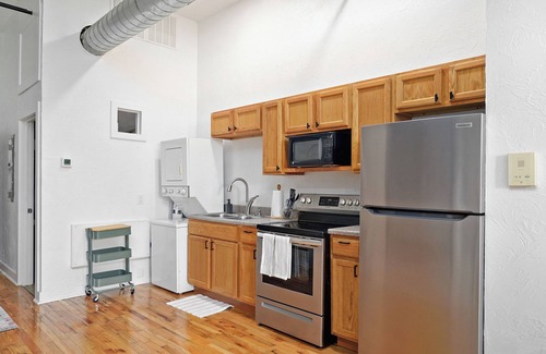 Springfield Apartment | Beautiful Studio Loft with AC & Wifi on Historic C - Street in Springfield