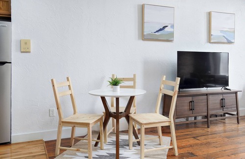 Springfield Apartment | Beautiful Studio Loft with AC & Wifi on Historic C - Street in Springfield