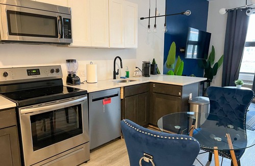 Elizabeth Apartment | Beautiful Studio Near Airport 3375