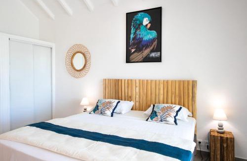Cul de Sac House | Beautiful suite S12 with pool and sea view