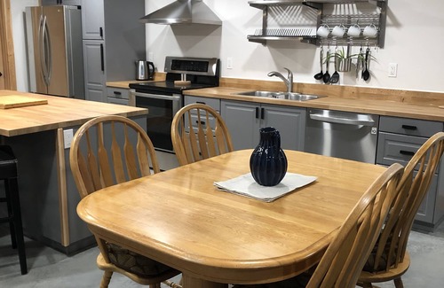 Blaeberry House | Beautiful Suite with Ski Resort & National Parks Nearby.