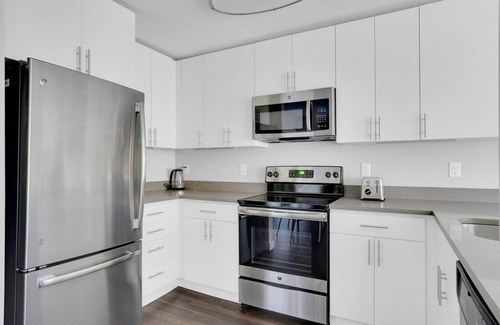 Sunnyvale Apartment | Beautiful Sunnyvale 1BR w/Pool, Gym & Spa, near Tech HQs, by Blueground