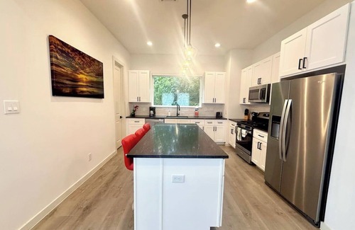 OST - South Union House | Beautiful Townhome near Downtown HTX & Med Center