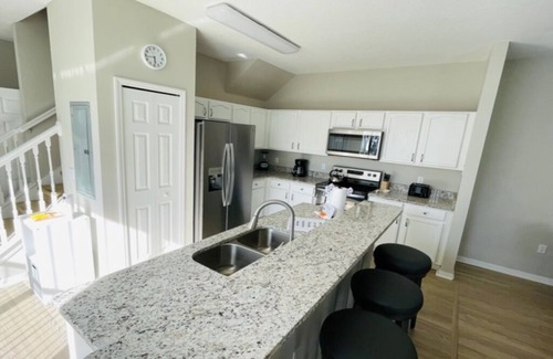 Four Corners House | Beautiful Townhouse with Splash Pool Close to Orlando Attractions