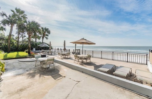 North Redington Beach House | Beautiful Condo a few steps from the beach